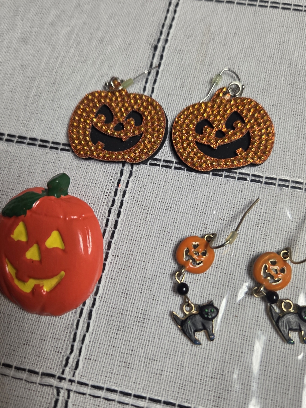 Halloween Pumpkin Jack-O'-Lantern Earrings And Pin - Orange & Black